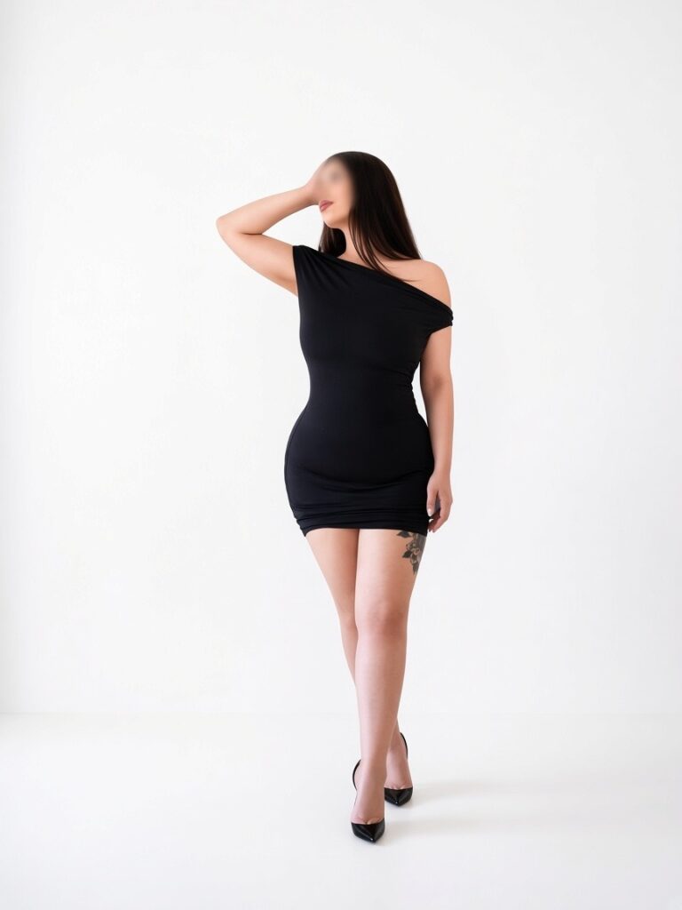 Jade, curvy German-Persian escort in Toronto